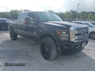2015 Ford F-250 Lariat z VIN 1FT7W2BT4FEC10841, wystawiony jako IAAI lot #42266667 z przebiegiem 232 150 mil mil oraz . Historia ofert i sprzedaży dostępna na DreamBid. Obrazek 1.