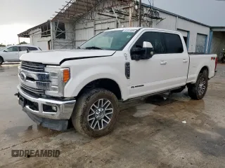2019 Ford F-250 XL z VIN 1FT7W2BT4KEF28520, wystawiony jako Copart lot #61241005 z przebiegiem 211 934 mil mil oraz Czysty tytuł • Clean title. Historia ofert i sprzedaży dostępna na DreamBid. Obrazek 1.