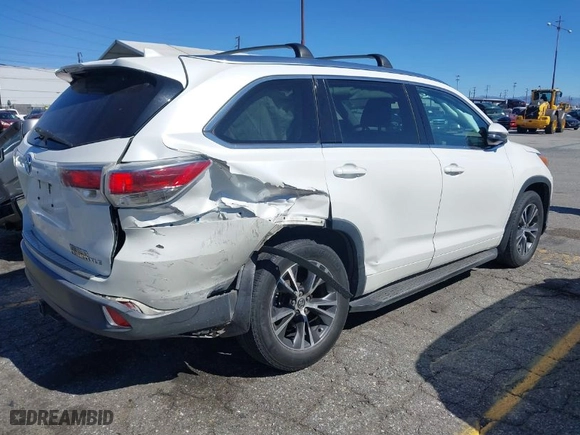 2016 Toyota Highlander XLE with VIN 5TDKKRFH1GS151201, listed as a IAAI auction lot 41605487 with 102397 miles. Bid and sale history available at carsss.com. Image 4.