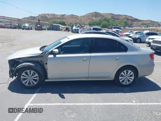 2011 Volkswagen Jetta SE with VIN 3VWDZ7AJXBM372921, listed as a IAAI auction lot 42226390 with 265,452 mi miles and . Bid and sale history available at DreamBid. Image 15.