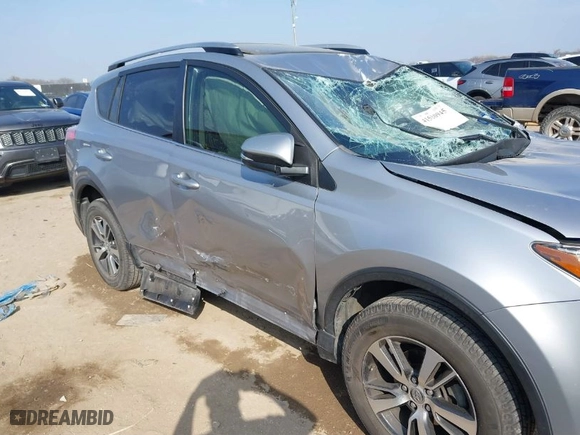 2018 Toyota RAV4 XLE with VIN JTMWFREV5JD123725, listed as a IAAI auction lot 41520945 with 1 mi miles. Bid and sale history available at carsss.com. Image 6.