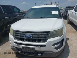 2017 Ford Police Interceptor Utility z VIN 1FM5K8ARXHGB40700, wystawiony jako IAAI lot #42264375 z przebiegiem Nie podano mil oraz . Historia ofert i sprzedaży dostępna na DreamBid. Obrazek 6.