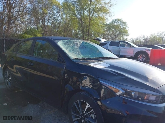 2024 Kia Forte LXS with VIN 3KPF24AD8RE741062, listed as a IAAI auction lot 42000900 with 26,235 mi miles. Bid and sale history available at carsss.com. Image 6.