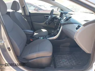 2015 Hyundai Elantra SE z VIN 5NPDH4AE1FH594301, wystawiony jako IAAI lot #42336071 z przebiegiem 171 024 mil mil oraz . Historia ofert i sprzedaży dostępna na DreamBid. Obrazek 5.