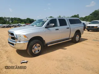 2018 Ram 2500 Tradesman z VIN 3C6UR5CJ0JG398954, wystawiony jako Copart lot #56898485 z przebiegiem 104 668 mil mil oraz Czysty tytuł • Clean title. Historia ofert i sprzedaży dostępna na DreamBid. Obrazek 1.