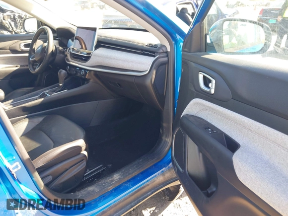 2022 Jeep Compass Latitude Lux with VIN 3C4NJDFBXNT129487, listed as a IAAI auction lot 42127106 with 18,360 mi miles and . Bid and sale history available at DreamBid. Image 5.