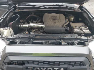 2017 Toyota Tacoma SR5 z VIN 3TMAZ5CN9HM044182, wystawiony jako IAAI lot #42116303 z przebiegiem 92 577 mil mil oraz . Historia ofert i sprzedaży dostępna na DreamBid. Obrazek 10.