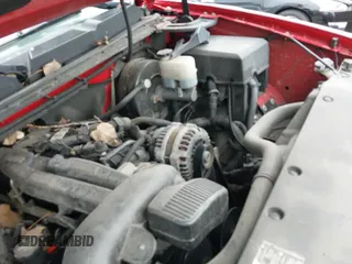 2007 Chevrolet Silverado 1500 1LT z VIN 1GCEC14067E553861, wystawiony jako IAAI lot #41100376 z przebiegiem 177 573 mil mil oraz . Historia ofert i sprzedaży dostępna na DreamBid. Obrazek 13.