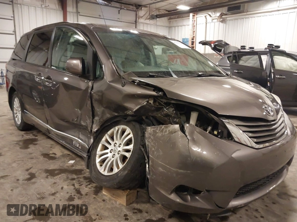 2013 Toyota Sienna XLE AAS z VIN 5TDYK3DC6DS386235, wystawiony jako IAAI lot #42191706 z przebiegiem 144 328 mil mil oraz . Historia ofert i sprzedaży dostępna na DreamBid. Obrazek 1.