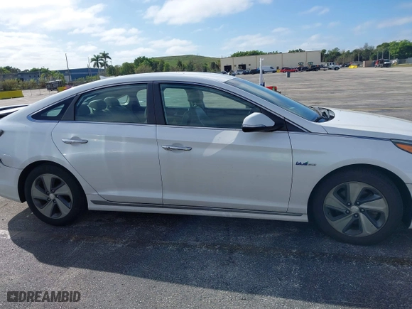 2016 Hyundai Sonata Hybrid Limited with VIN KMHE34L13GA018114, listed as a IAAI auction lot 41500062 with 43,207 mi miles. Bid and sale history available at carsss.com. Image 13.