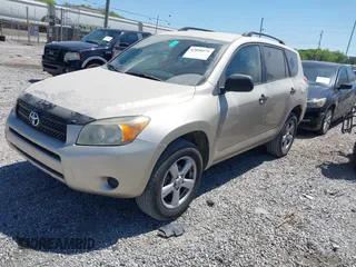 2008 Toyota RAV4 with VIN JTMBD33V886076628, listed as a IAAI auction lot 42050271 with 139,675 mi miles. Bid and sale history available at carsss.com. Image 2.