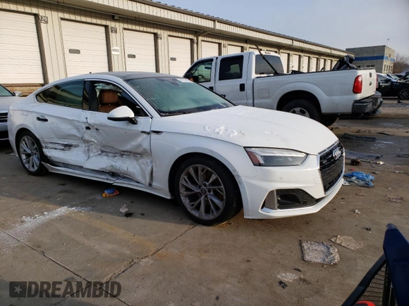 2021 Audi A5 Sportback Premium Plus z VIN WAUCBCF50MA020175, wystawiony jako Copart lot #41751465 z przebiegiem Nie podano mil oraz Szkoda całkowita • Salvage title. Historia ofert i sprzedaży dostępna na DreamBid. Obrazek 4.