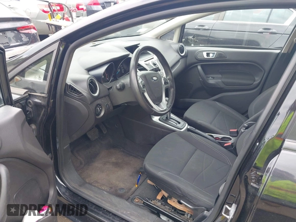 2014 Ford Fiesta SE z VIN 3FADP4EJ3EM205098, wystawiony jako IAAI lot #42371316 z przebiegiem 130 420 mil mil oraz . Historia ofert i sprzedaży dostępna na DreamBid. Obrazek 5.
