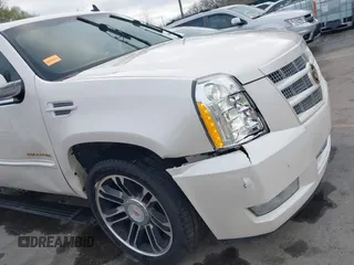 2012 Cadillac Escalade Premium z VIN 1GYS4CEF7CR283261, wystawiony jako IAAI lot #41902992 z przebiegiem 211 232 mil mil oraz . Historia ofert i sprzedaży dostępna na DreamBid. Obrazek 6.