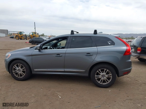 2016 Volvo XC60 T5 Platinum with VIN YV4612RM7G2807796, listed as a IAAI auction lot 41920432 with 139,003 mi miles. Bid and sale history available at carsss.com. Image 13.