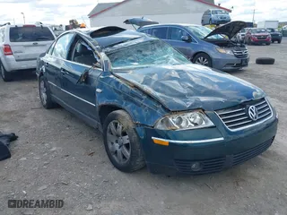 2001 Volkswagen Passat GLX with VIN WVWTH63B51E124484, listed as a IAAI auction lot 42043719 with 42,585 mi miles. Bid and sale history available at carsss.com. Image 6.