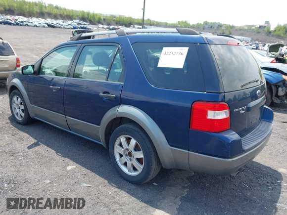 2005 Ford Freestyle SE z VIN 1FMDK01115GA64903, wystawiony jako IAAI lot #42232736 z przebiegiem 112 472 mil mil oraz . Historia ofert i sprzedaży dostępna na DreamBid. Obrazek 3.