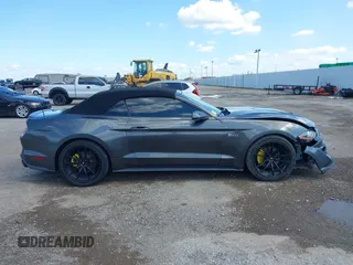 2018 Ford Mustang EcoBoost Premium z VIN 1FATP8UHXJ5115514, wystawiony jako IAAI lot #42438516 z przebiegiem 96 304 mil mil oraz . Historia ofert i sprzedaży dostępna na DreamBid. Obrazek 13.