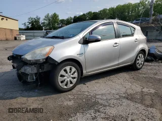 2012 Toyota Prius One z VIN JTDKDTB38C1504459, wystawiony jako Copart lot #59395085 z przebiegiem 108 871 mil mil oraz Szkoda całkowita • Salvage title. Historia ofert i sprzedaży dostępna na DreamBid. Obrazek 1.