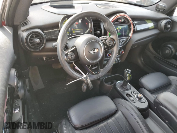 2021 MINI Hardtop Cooper SE with VIN WMWXP3C09M2N65958, listed as a Copart auction lot 46469535 with 25,778 mi miles and Salvage Title. Bid and sale history available at DreamBid. Image 8.