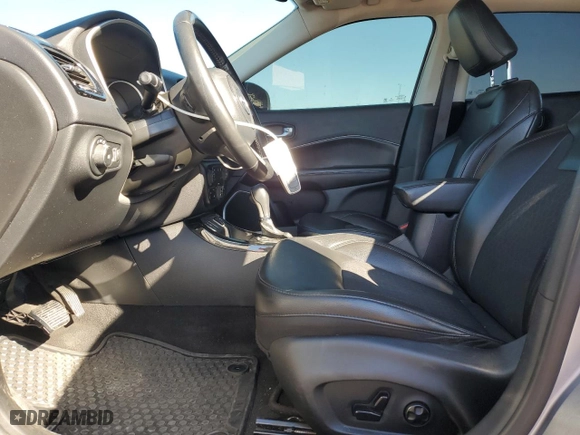 2019 Jeep Compass Latitude w/Sun/Wheel Pkg with VIN 3C4NJCBB5KT614941, listed as a Copart auction lot 86916084 with NaN miles and Salvage Title. Bid and sale history available at carsss.com. Image 7.