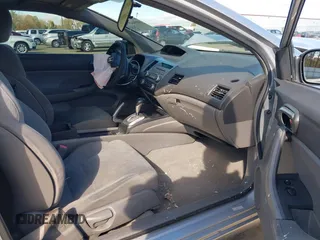 2008 Honda Civic Cpe LX with VIN 2HGFG12688H503166, listed as a IAAI auction lot 40949573 with 166,571 mi miles. Bid and sale history available at carsss.com. Image 5.