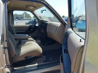 2002 Ford Ranger XL Fleet z VIN 1FTZR45E32PB74163, wystawiony jako IAAI lot #42444073 z przebiegiem 207 649 mil mil oraz . Historia ofert i sprzedaży dostępna na DreamBid. Obrazek 5.