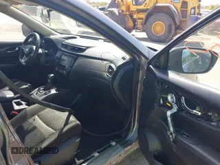 2018 Nissan Rogue SV z VIN KNMAT2MV6JP569246, wystawiony jako IAAI lot #42085827 z przebiegiem 143 364 mil mil oraz . Historia ofert i sprzedaży dostępna na DreamBid. Obrazek 5.