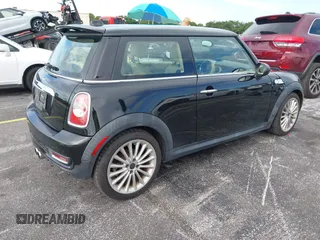 2012 MINI Hardtop S z VIN WMWSV3C52CT387024, wystawiony jako IAAI lot #42754819 z przebiegiem 54 853 mil mil oraz . Historia ofert i sprzedaży dostępna na DreamBid. Obrazek 4.
