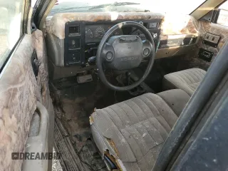 1995 Dodge Dakota z VIN 1B7GG23Y1SS183049, wystawiony jako Copart lot #72961204 z przebiegiem 406 345 mil mil oraz Czysty tytuł • Clean title. Historia ofert i sprzedaży dostępna na DreamBid. Obrazek 8.