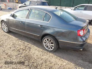 2010 Volkswagen Passat Komfort with VIN WVWJK7AN2AE162783, listed as a IAAI auction lot 42121999 with Not provided miles and . Bid and sale history available at DreamBid. Image 3.