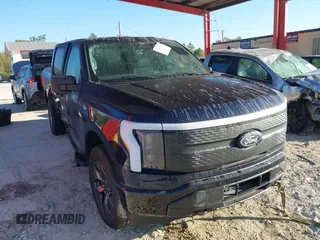 2024 Ford F-150 Lightning z VIN 1FTVW3L72RWG23113, wystawiony jako IAAI lot #41447854 z przebiegiem 1917 mil mil oraz . Historia ofert i sprzedaży dostępna na DreamBid. Obrazek 1.