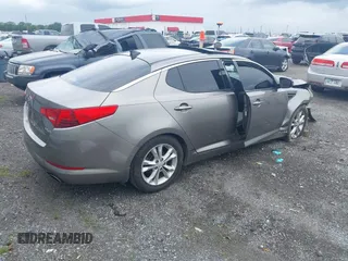 2013 Kia Optima EX z VIN 5XXGN4A78DG196728, wystawiony jako IAAI lot #42242303 z przebiegiem 164 448 mil mil oraz . Historia ofert i sprzedaży dostępna na DreamBid. Obrazek 4.