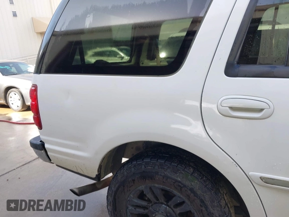 2002 Ford Expedition XLT с VIN 1FMRU15W62LA56553, выставлен на аукционе IAAI как лот 42454364 с пробегом Не указан миль и . История ставок и продаж доступна на DreamBid. Изображение 6.