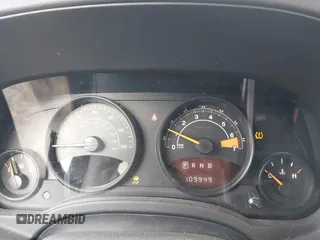 2016 Jeep Patriot High Altitude z VIN 1C4NJPFA5GD543228, wystawiony jako IAAI lot #41790893 z przebiegiem 109 949 mil mil oraz . Historia ofert i sprzedaży dostępna na DreamBid. Obrazek 7.