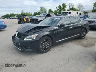 2013 Lexus LS 460 z VIN JTHCL5EF0D5019587, wystawiony jako Copart lot #56037955 z przebiegiem 139 382 mil mil oraz Szkody całkowita. Historia ofert i sprzedaży dostępna na DreamBid. Obrazek 1.