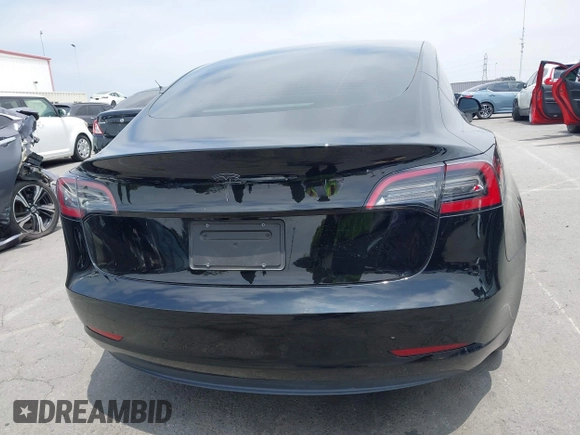 2023 Tesla Model 3 z VIN 5YJ3E1EAXPF604916, wystawiony jako IAAI lot #42461640 z przebiegiem 28 123 mil mil oraz . Historia ofert i sprzedaży dostępna na DreamBid. Obrazek 17.