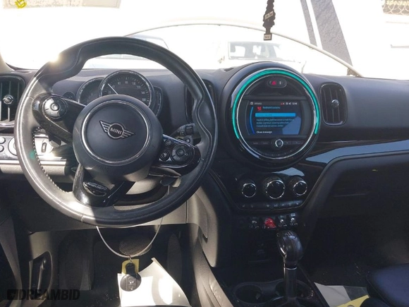 2019 MINI Countryman Cooper S with VIN WMZYT3C58K3E98133, listed as a IAAI auction lot 41824684 with 56,136 mi miles. Bid and sale history available at carsss.com. Image 19.