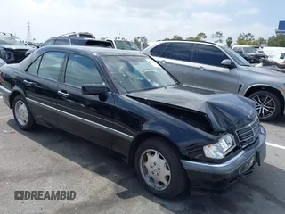 1998 Mercedes-Benz C 230/260/280/320 z VIN WDBHA29G5WA583937, wystawiony jako IAAI lot #42564355 z przebiegiem 92 693 mil mil oraz . Historia ofert i sprzedaży dostępna na DreamBid. Obrazek 1.