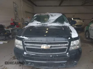 2008 Chevrolet Suburban Commercial with VIN 3GNGK26KX8G149169, listed as a IAAI auction lot 41469910 with 101,612 mi miles. Bid and sale history available at carsss.com. Image 12.