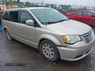 2013 Chrysler Town & Country Touring z VIN 2C4RC1BG8DR691112, wystawiony jako IAAI lot #42331442 z przebiegiem 227 565 mil mil oraz . Historia ofert i sprzedaży dostępna na DreamBid. Obrazek 1.