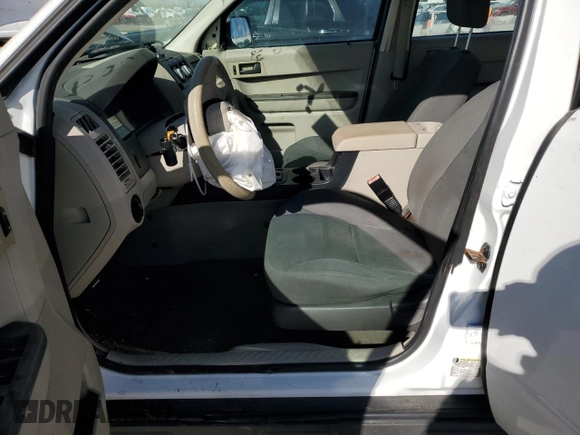 2008 Ford Escape XLS with VIN 1FMCU92Z98KE09756, listed as a Copart auction lot 42639645 with 156,859 mi miles and Salvage title. Bid and sale history available at DreamBid. Image 7.