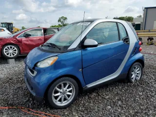 2009 Smart fortwo Pure z VIN WMEEJ31X99K248704, wystawiony jako Copart lot #55276845 z przebiegiem 138 678 mil mil oraz Szkoda całkowita • Salvage title. Historia ofert i sprzedaży dostępna na DreamBid. Obrazek 1.
