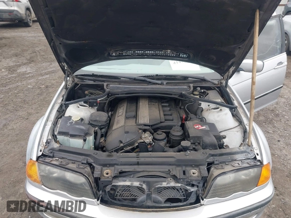 2000 BMW 3 Series 328i with VIN WBAAM5330YFR16615, listed as a IAAI auction lot 41496845 with Not Provided miles. Bid and sale history available at carsss.com. Image 10.