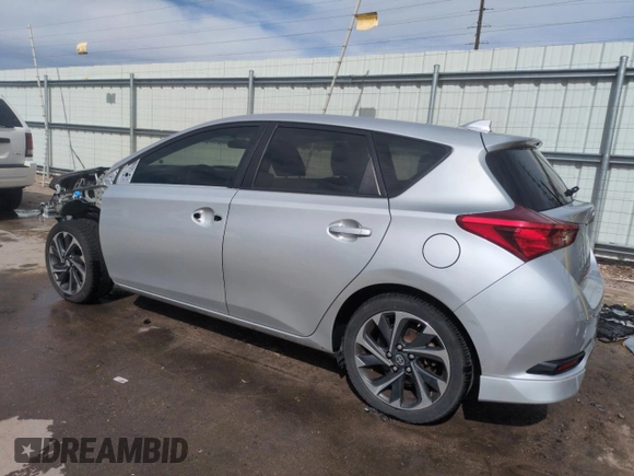 2016 Scion iM z VIN JTNKARJE8GJ518412, wystawiony jako Copart lot #56899965 z przebiegiem 66 833 mil mil oraz Szkoda całkowita • Salvage title. Historia ofert i sprzedaży dostępna na DreamBid. Obrazek 2.