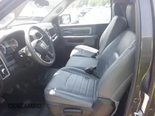 2019 Ram 1500 Tradesman z VIN 3C6JR6DGXKG502184, wystawiony jako IAAI lot #42524439 z przebiegiem 98 494 mil mil oraz . Historia ofert i sprzedaży dostępna na DreamBid. Obrazek 9.