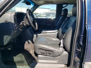 2002 Chevrolet Avalanche z VIN 3GNEC13T92G126209, wystawiony jako Copart lot #49802535 z przebiegiem 235 321 mil mil oraz Szkoda całkowita • Salvage title. Historia ofert i sprzedaży dostępna na DreamBid. Obrazek 7.