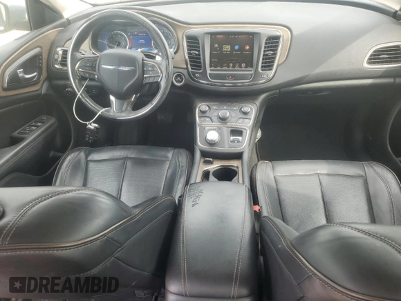 2015 Chrysler 200 C z VIN 1C3CCCEG8FN664591, wystawiony jako Copart lot #54296575 z przebiegiem 192 395 mil mil oraz Szkody całkowita. Historia ofert i sprzedaży dostępna na DreamBid. Obrazek 8.