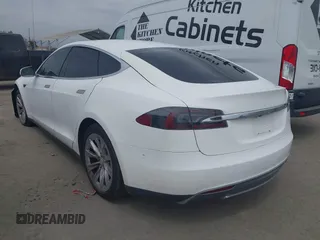 2014 Tesla Model S 60 with VIN 5YJSA1H16EFP32585, listed as a IAAI auction lot 42068925 with 119,561 mi miles and . Bid and sale history available at DreamBid. Image 3.