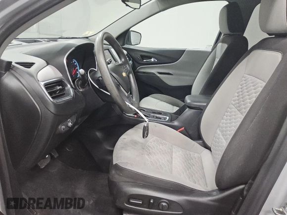 2020 Chevrolet Equinox LS z VIN 2GNAXFEV8L6197414, wystawiony jako Copart lot #55846185 z przebiegiem 105 418 mil mil oraz Czysty tytuł • Clean title. Historia ofert i sprzedaży dostępna na DreamBid. Obrazek 7.